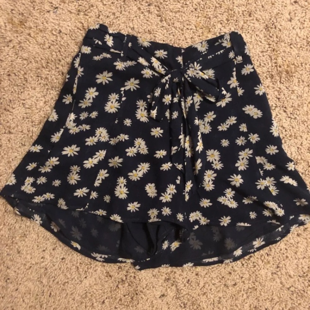 ⭐️SOLD⭐️AEO Daisy Soft Shorts